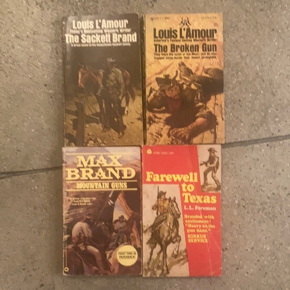 🏜📕 Seventeen Vintage Western Novels and Wagon Wheel Bookends 🐍📚 - Picture 4 of 9